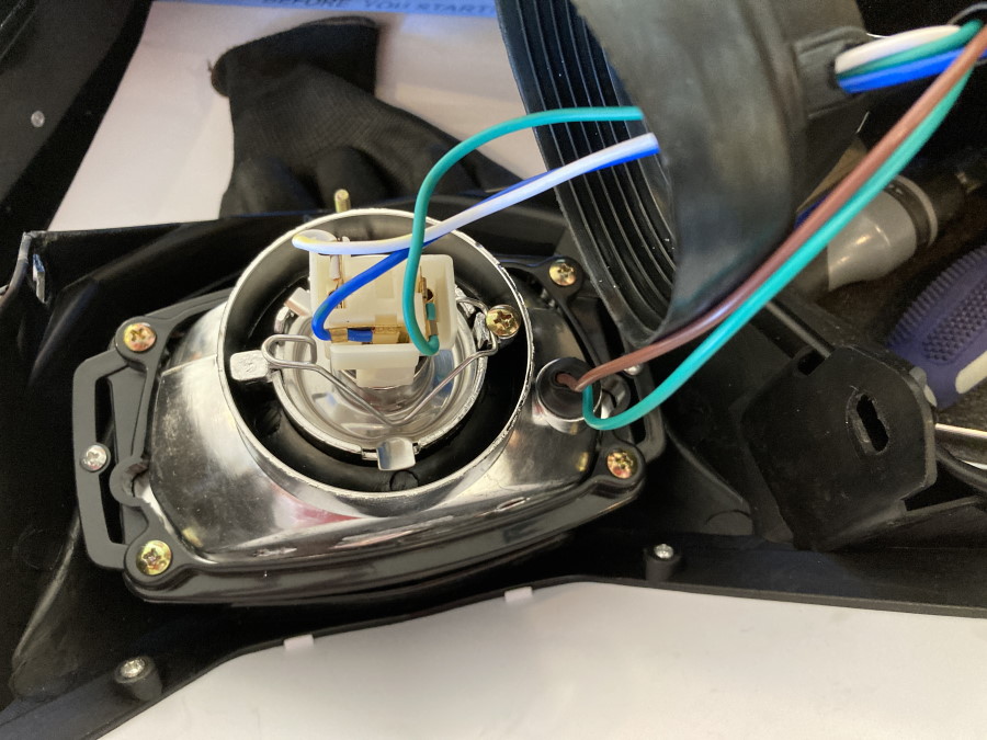 Name:  Boot Comes Off Reveals Connector and Spring Lock.jpg
Views: 3893
Size:  146.1 KB